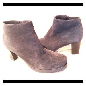 Women's waterproof suede boots (LeCanadienne).